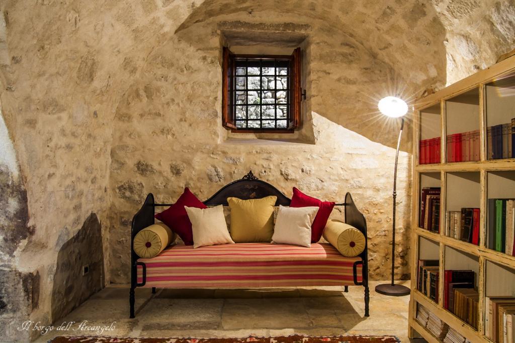 Il Borgo Dell'Arcangelo Tuili Room photo