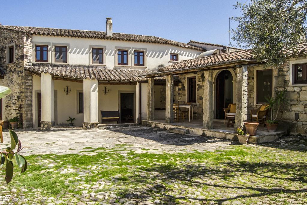 Il Borgo Dell'Arcangelo Tuili Exterior photo