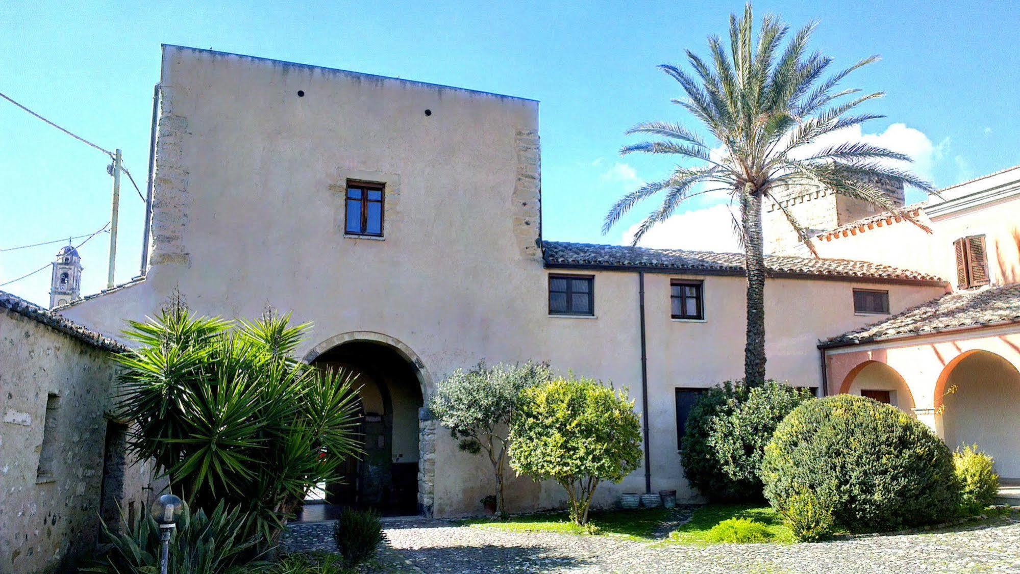 Il Borgo Dell'Arcangelo Tuili Exterior photo